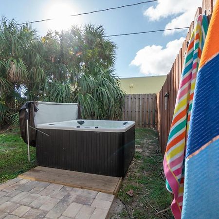 Heart Of The Waves - 3Br & 2Ba Beach Retreat - New Hot Tub - Outside Patio With Grill & Seating, Steps To Fun! Melbourne Exteriör bild