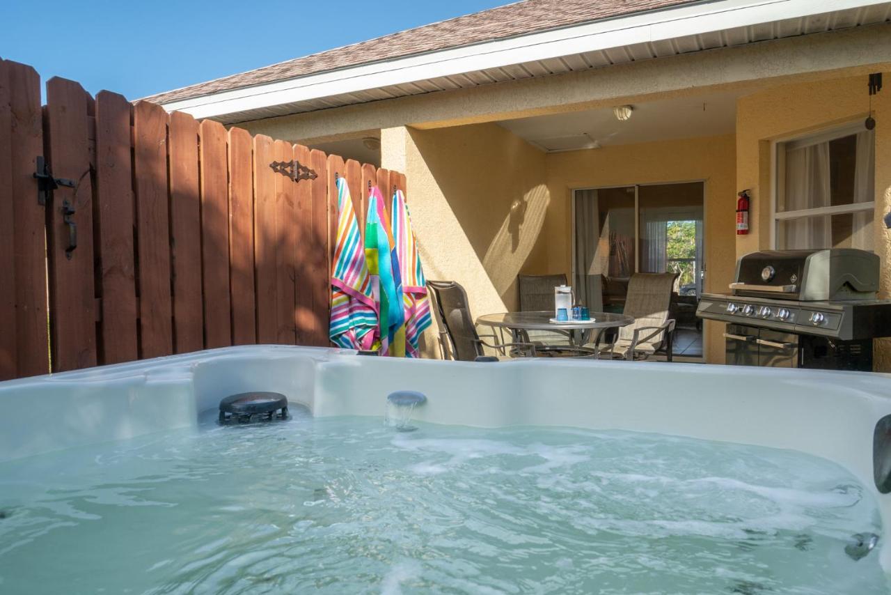 Heart Of The Waves - 3Br & 2Ba Beach Retreat - New Hot Tub - Outside Patio With Grill & Seating, Steps To Fun! Melbourne Exteriör bild