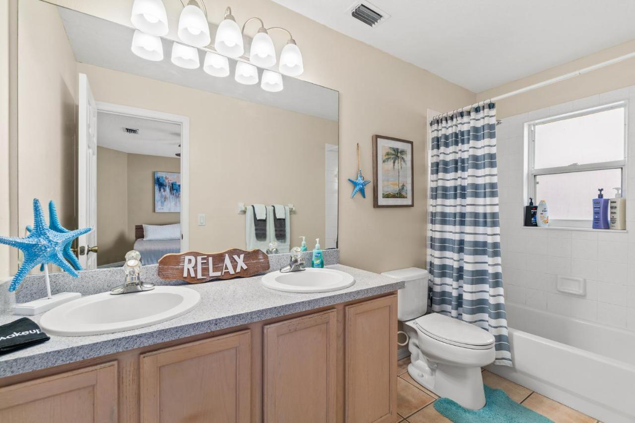 Heart Of The Waves - 3Br & 2Ba Beach Retreat - New Hot Tub - Outside Patio With Grill & Seating, Steps To Fun! Melbourne Exteriör bild