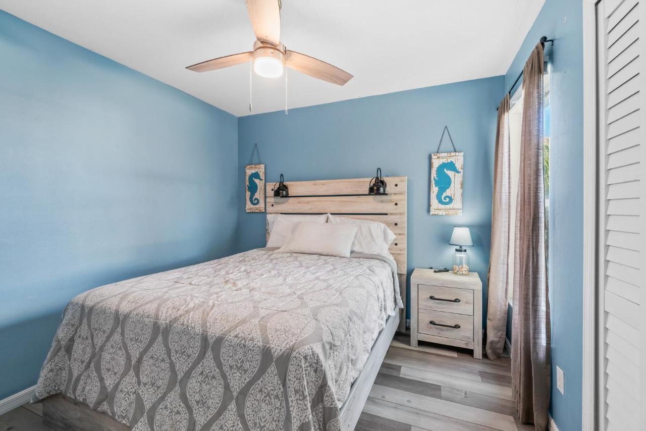 Heart Of The Waves - 3Br & 2Ba Beach Retreat - New Hot Tub - Outside Patio With Grill & Seating, Steps To Fun! Melbourne Exteriör bild
