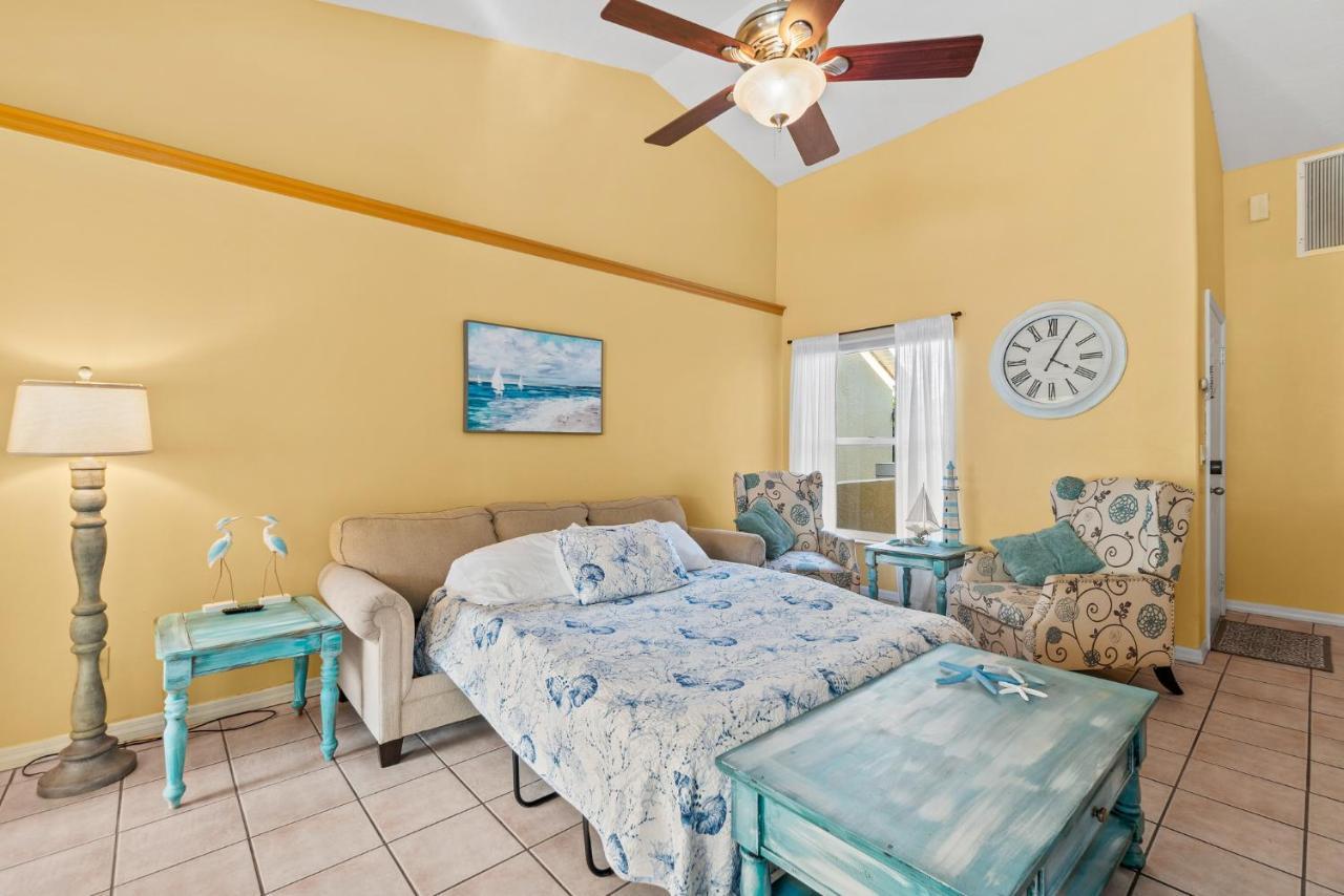 Heart Of The Waves - 3Br & 2Ba Beach Retreat - New Hot Tub - Outside Patio With Grill & Seating, Steps To Fun! Melbourne Exteriör bild