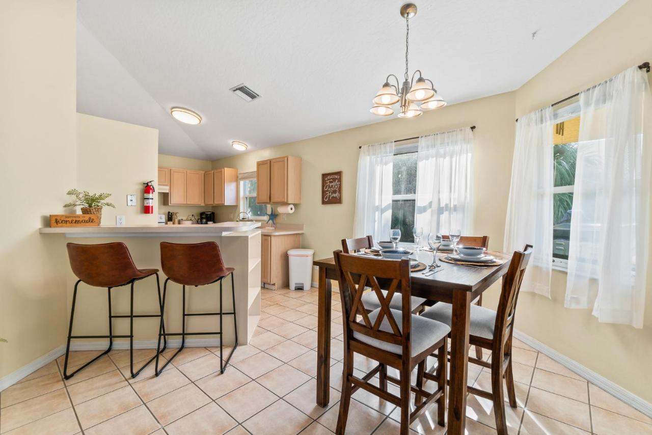 Heart Of The Waves - 3Br & 2Ba Beach Retreat - New Hot Tub - Outside Patio With Grill & Seating, Steps To Fun! Melbourne Exteriör bild