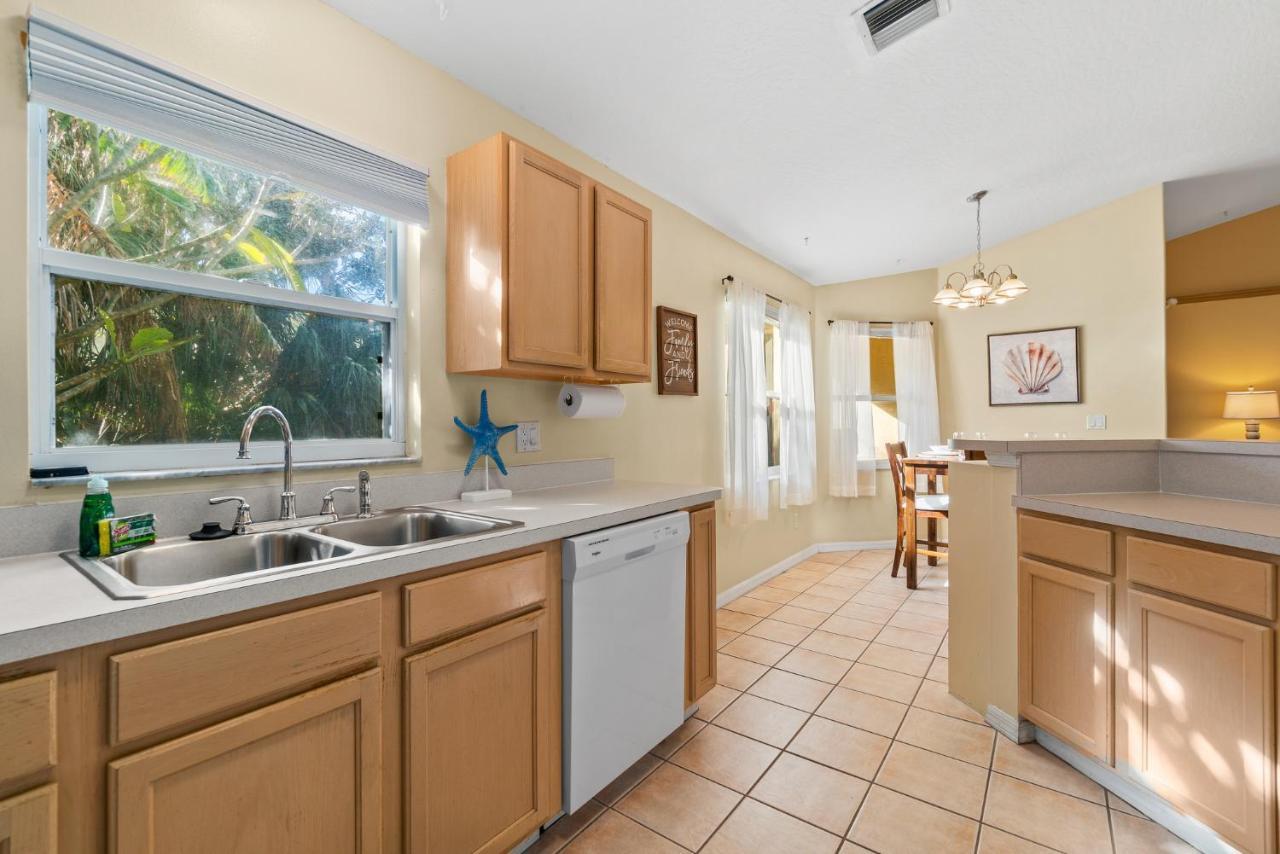 Heart Of The Waves - 3Br & 2Ba Beach Retreat - New Hot Tub - Outside Patio With Grill & Seating, Steps To Fun! Melbourne Exteriör bild