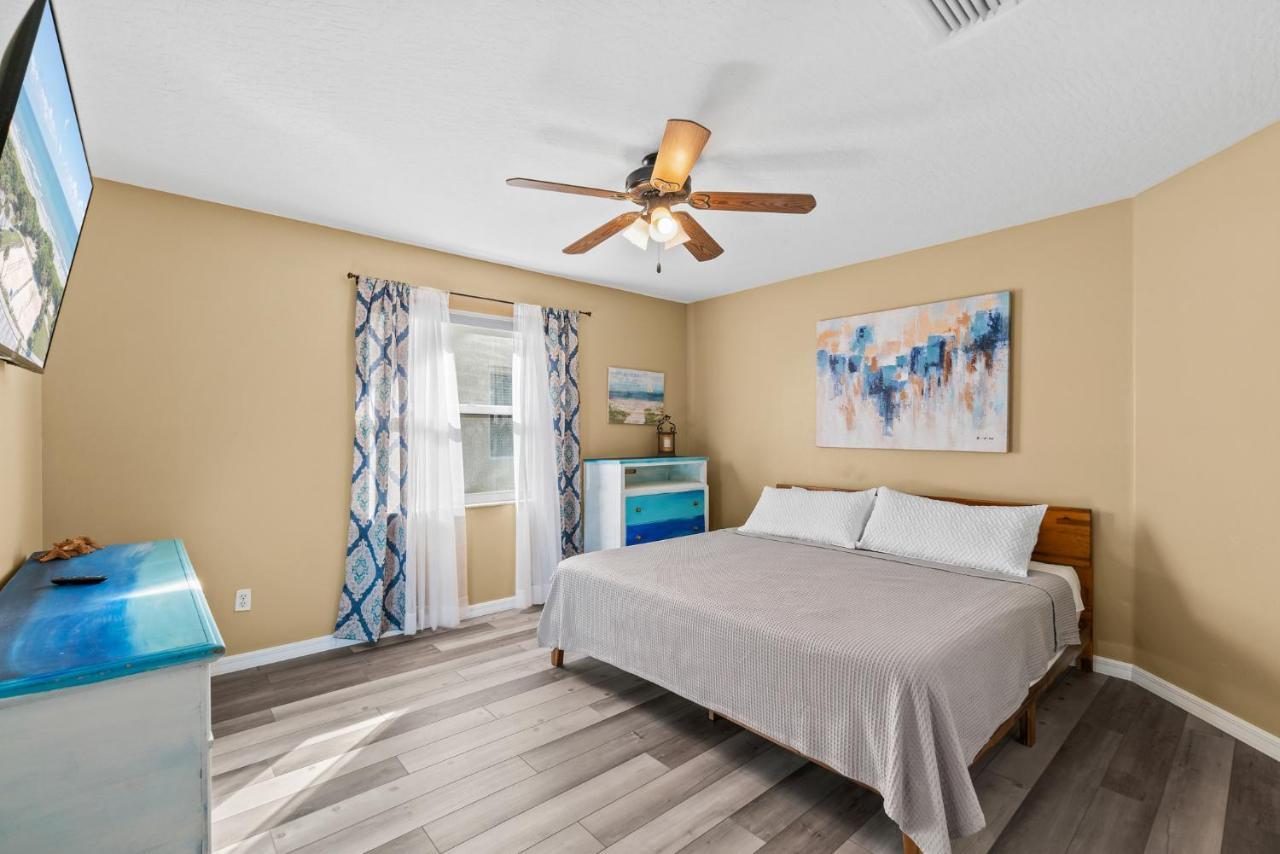 Heart Of The Waves - 3Br & 2Ba Beach Retreat - New Hot Tub - Outside Patio With Grill & Seating, Steps To Fun! Melbourne Exteriör bild