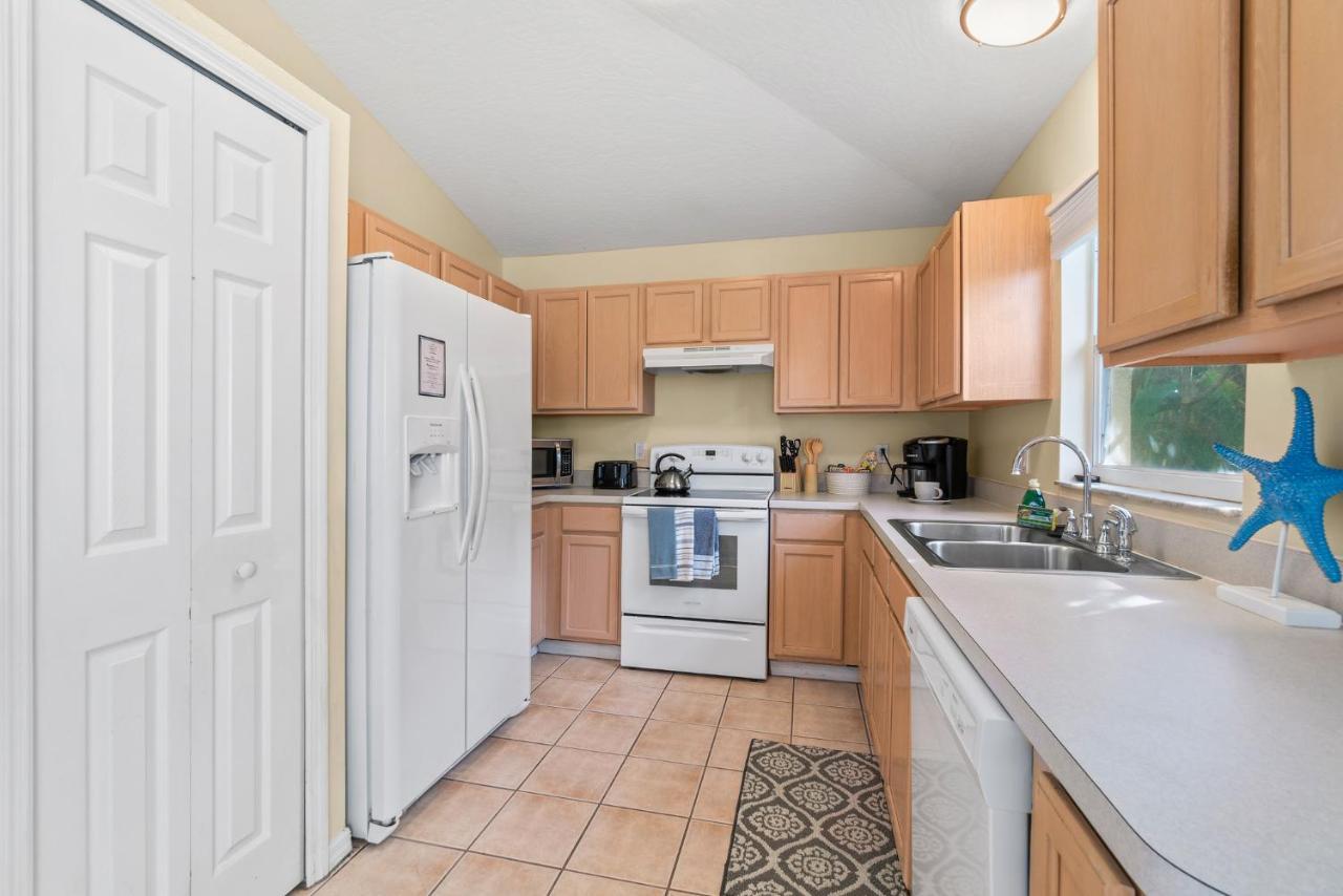 Heart Of The Waves - 3Br & 2Ba Beach Retreat - New Hot Tub - Outside Patio With Grill & Seating, Steps To Fun! Melbourne Exteriör bild