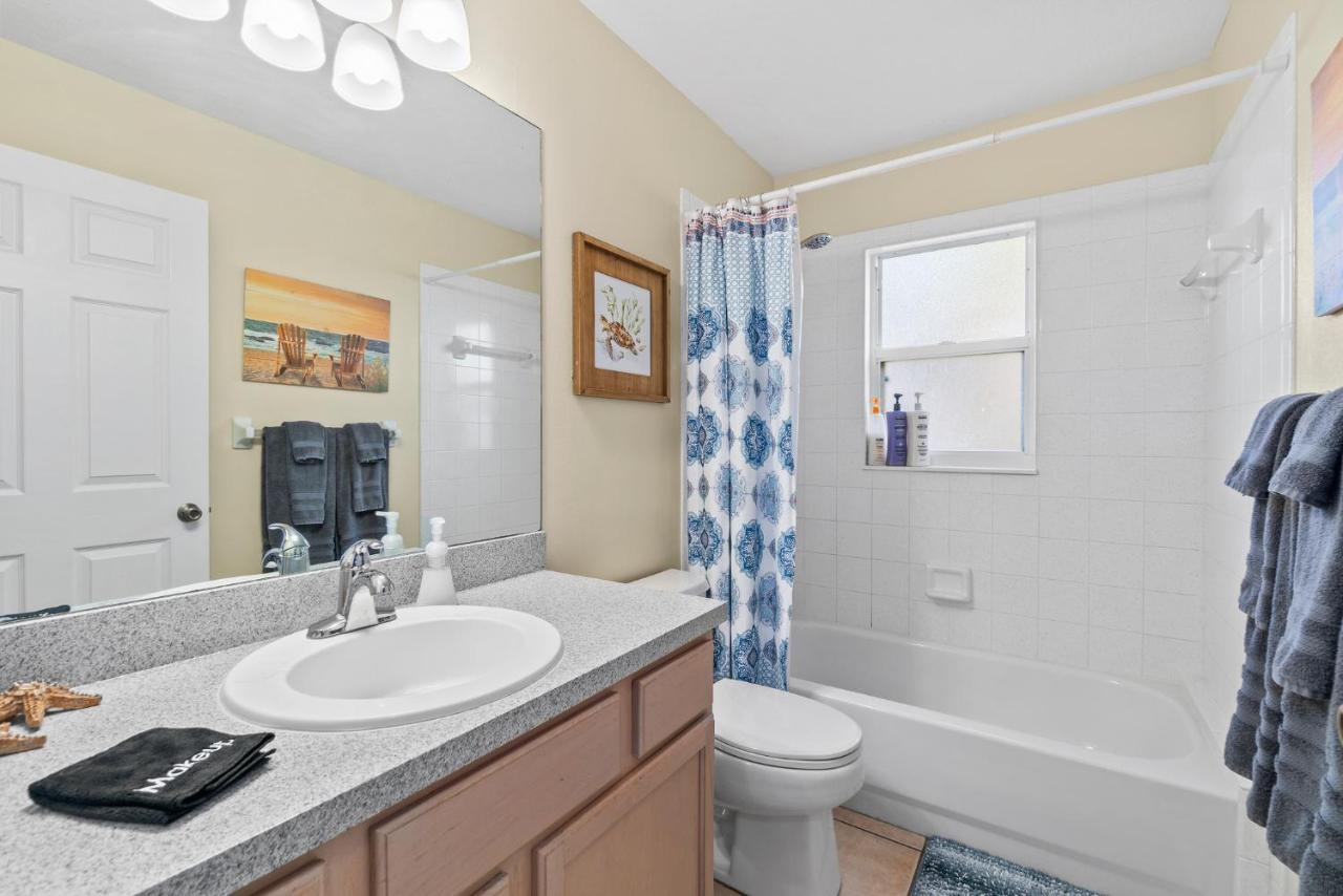 Heart Of The Waves - 3Br & 2Ba Beach Retreat - New Hot Tub - Outside Patio With Grill & Seating, Steps To Fun! Melbourne Exteriör bild